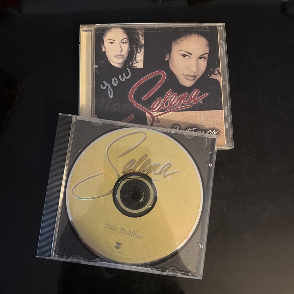 Selena Momentos Intimos CD 2004 & Amor Prohibido CD Bundle